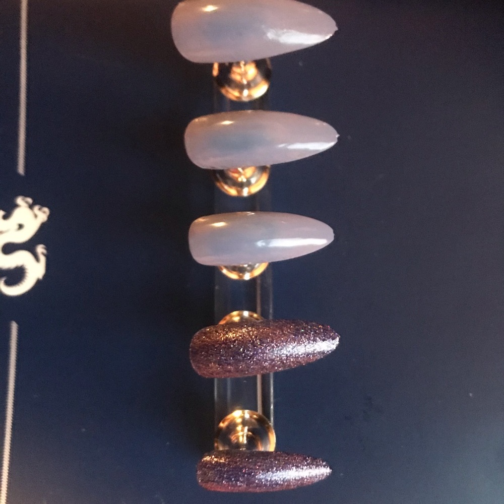 Press on nails